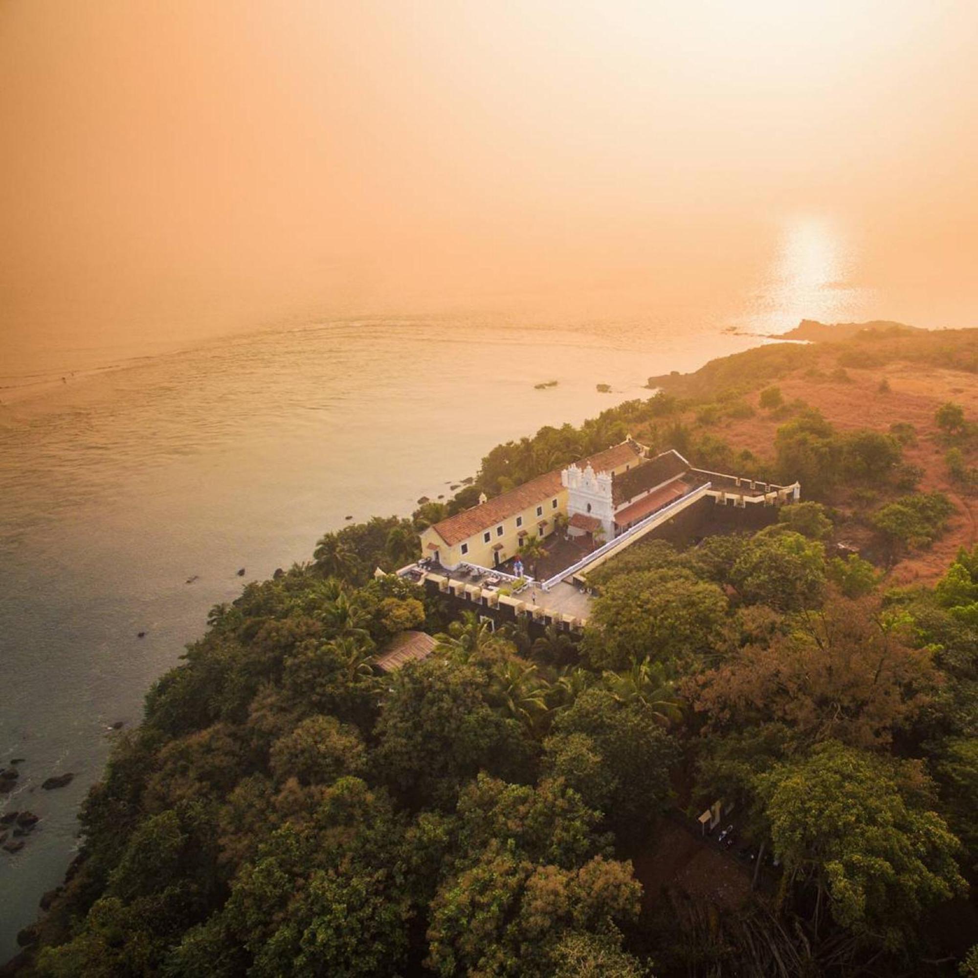 Fort Tiracol Heritage Hotel Арамболь Экстерьер фото