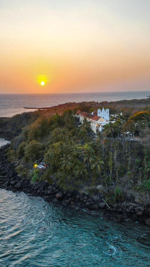 Fort Tiracol Heritage Hotel Арамболь Экстерьер фото